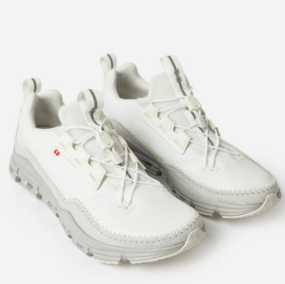 ON Women's Cloudaway Sneaker